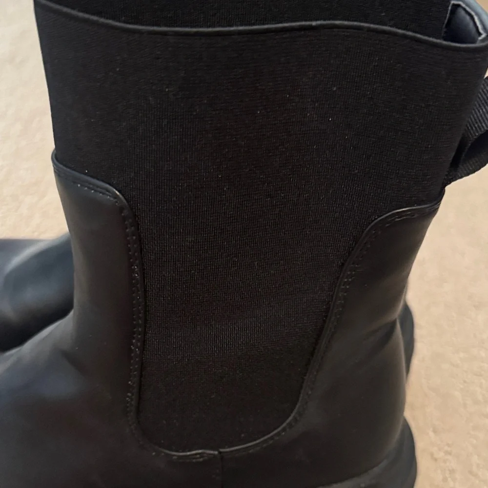 Black Leather Platform Boots. EU 40. Like New!